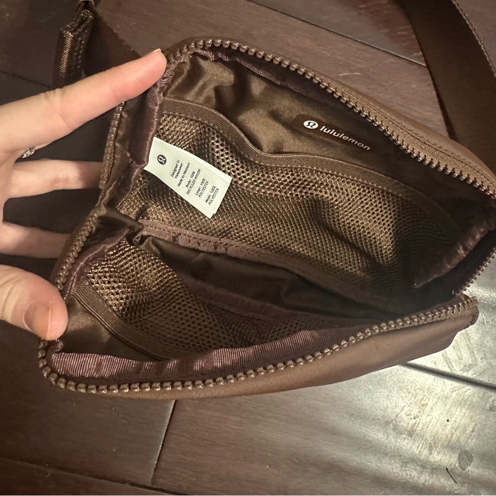 Lululemon Everywhere Belt Bag - Picture 3 of 4